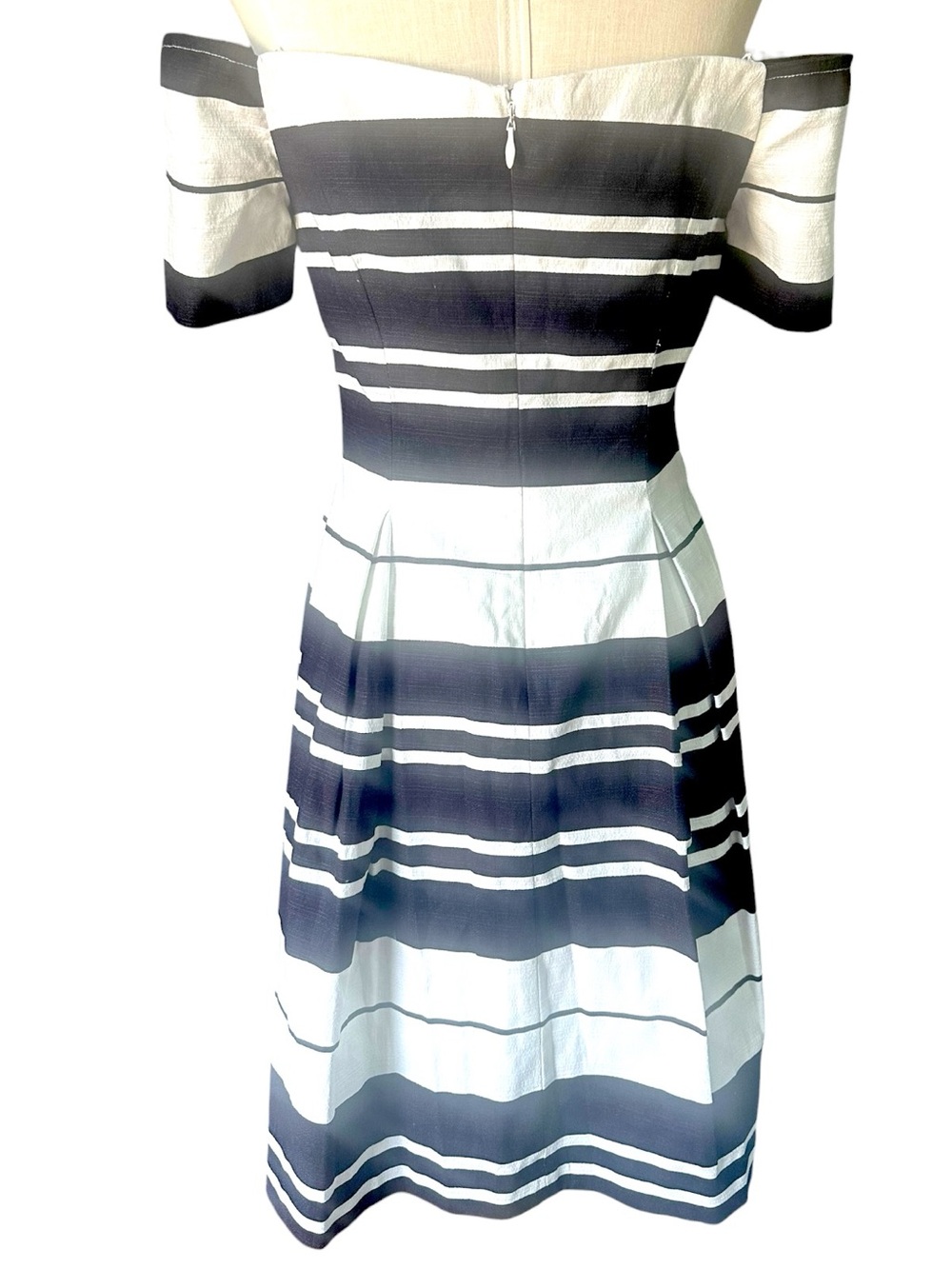 NWT Guess Los Angeles Off Shoulder Stripe Fit & Flare Dress Size 6 - Picture 5 of 8